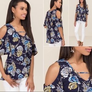 Cold shoulder blouse 💙💛